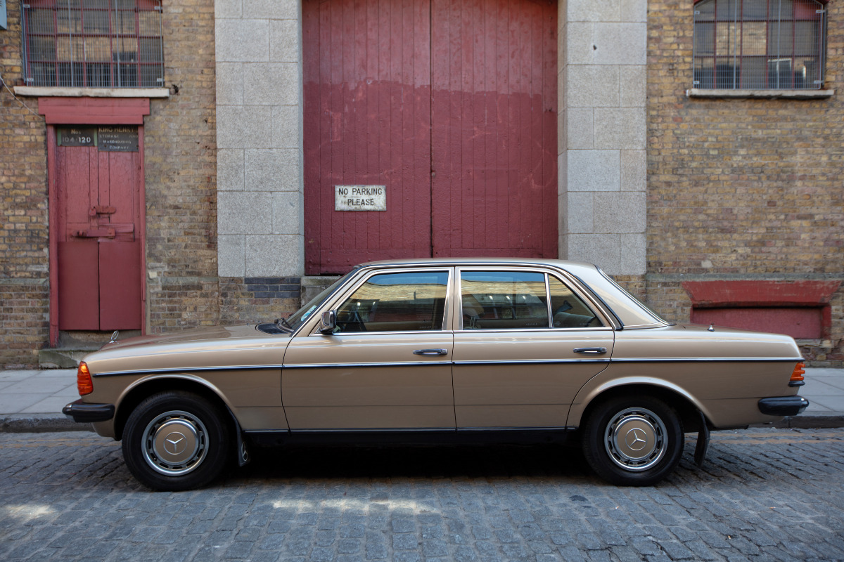 1983 Mercedes-Benz W123 Image 4